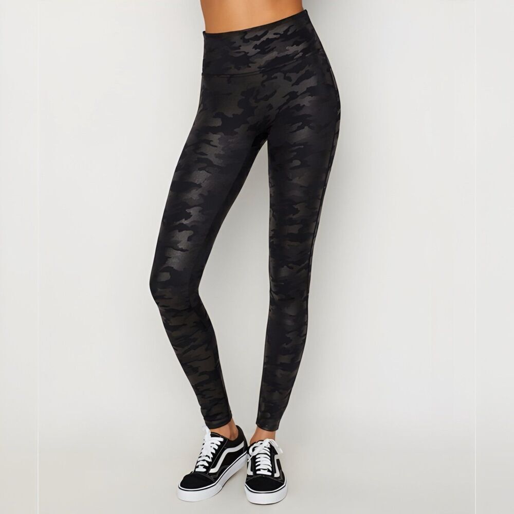 Spanx Glossy Camo Leggings size Medium